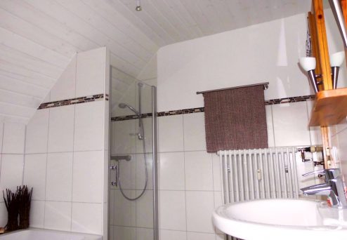 Gästehaus Abendsonne: Badezimmer mit Dusche und…