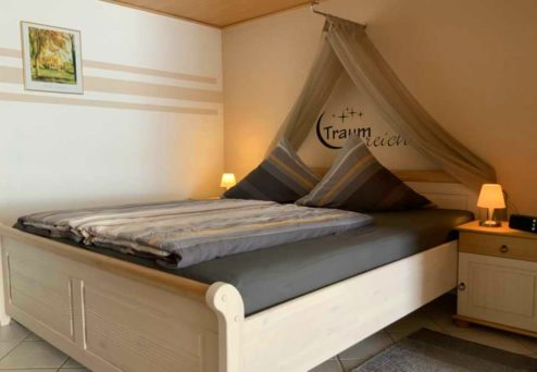 Ferienwohnung Ambiente: Separates Schlafzimmer mit Doppelbett und…